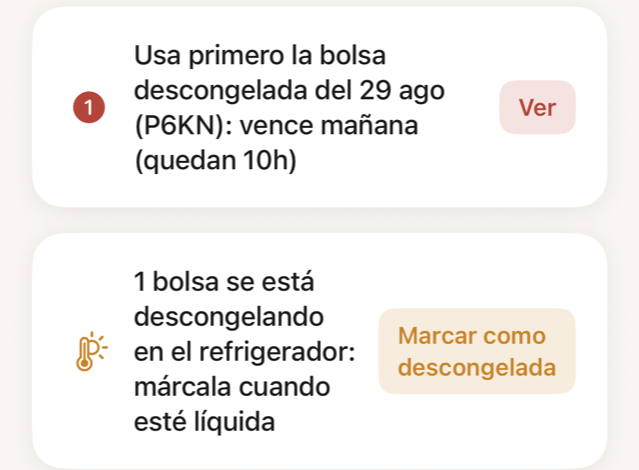 Dos tarjetas en la pantalla principal de Milkloft: “Usa primero la bolsa descongelada del 29 ago (P6KN): vence mañana, quedan 10h” con un botón Ver, y “1 bolsa se está descongelando en el refrigerador: márcala cuando esté líquida” con un botón Marcar como descongelada.